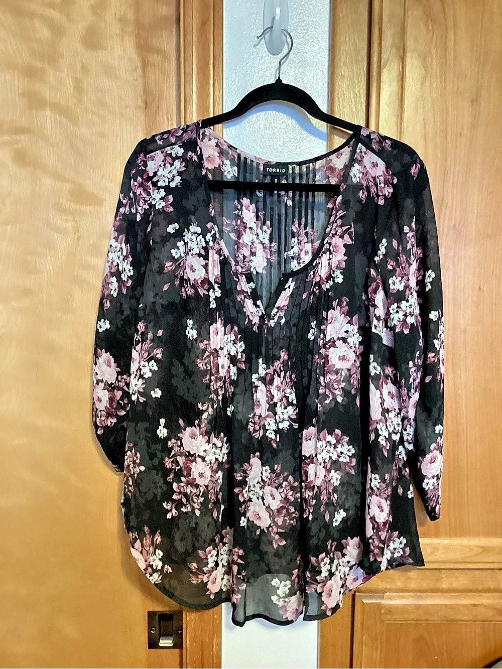 Torrid Floral Pleated Blouse in Black & Pink, EUC, Torrid 0 (fits a 1x)